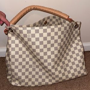 Not real! Louis Vuitton